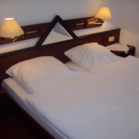 Hotel Am Bahnhof 스탕달 외부 사진