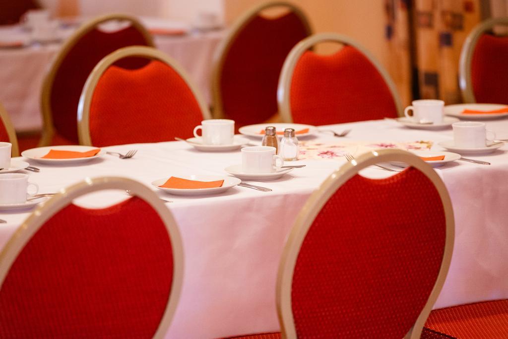 Hotel Am Bahnhof 스탕달 외부 사진