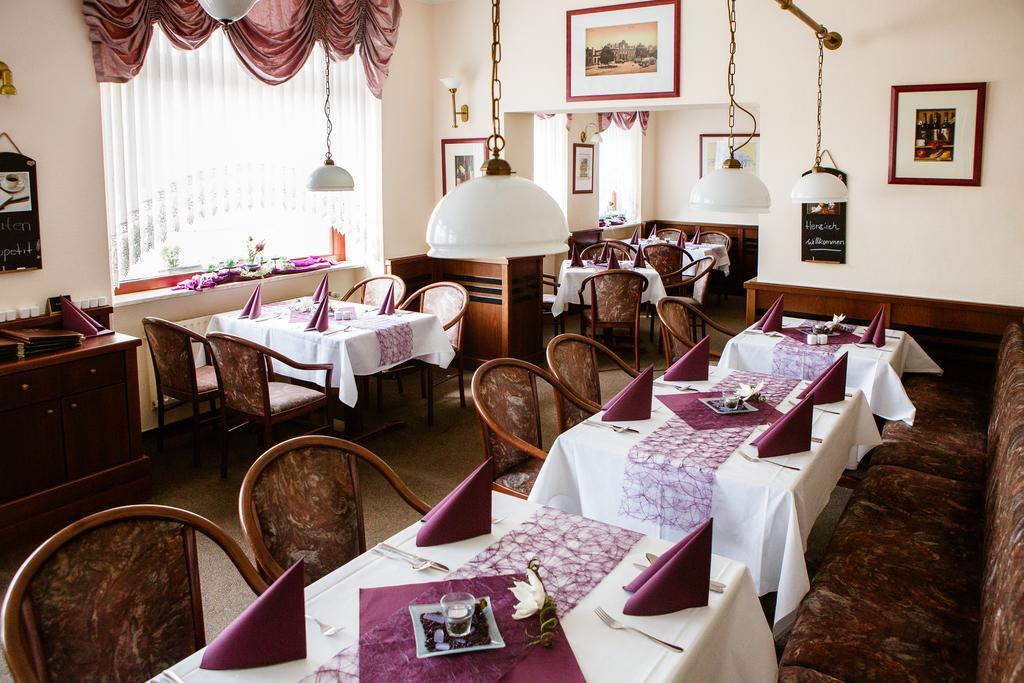 Hotel Am Bahnhof 스탕달 외부 사진